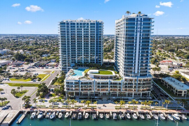 Building Photo - 220 Lake Shore Dr