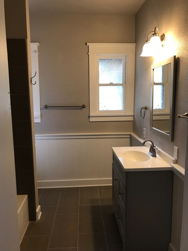 Building Photo - 1323 10th Ave