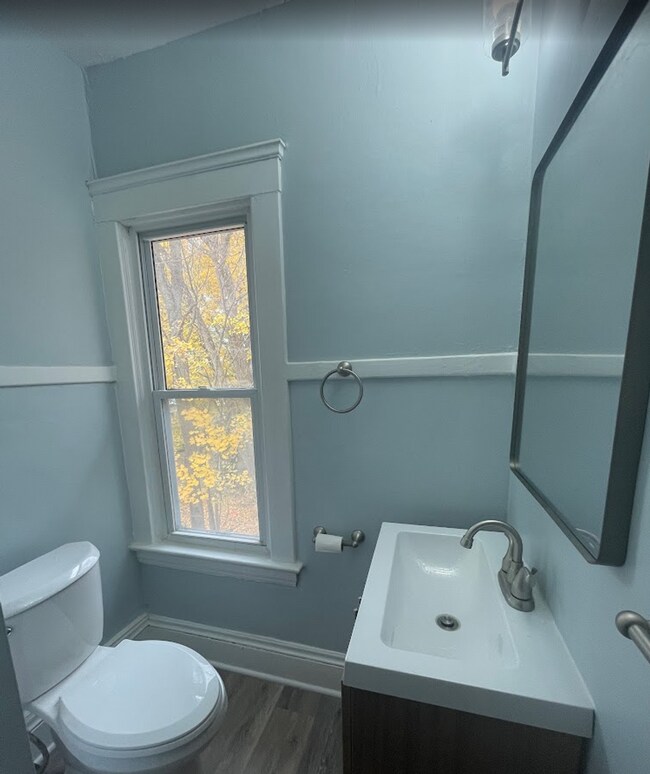 Building Photo - 3235-3257 Oak Rd