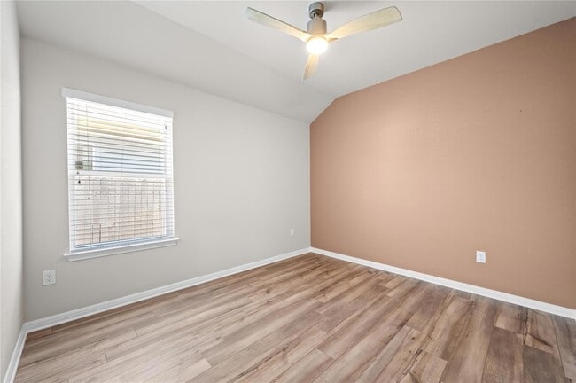 Building Photo - 10225 Bankhead Dr