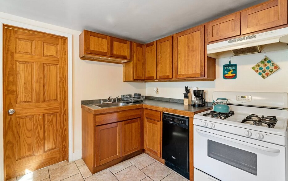 Building Photo - 136 Fayette St