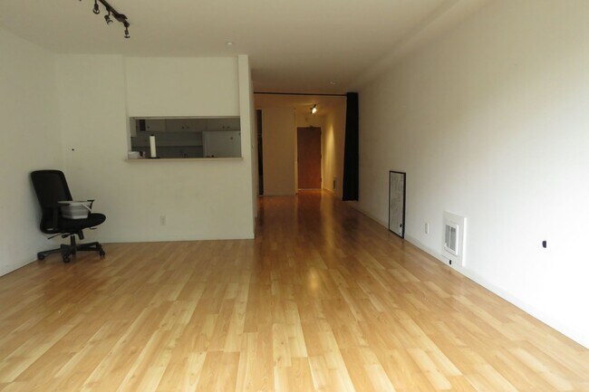 Building Photo - Unique Jr. One Bedroom with Views and Parking