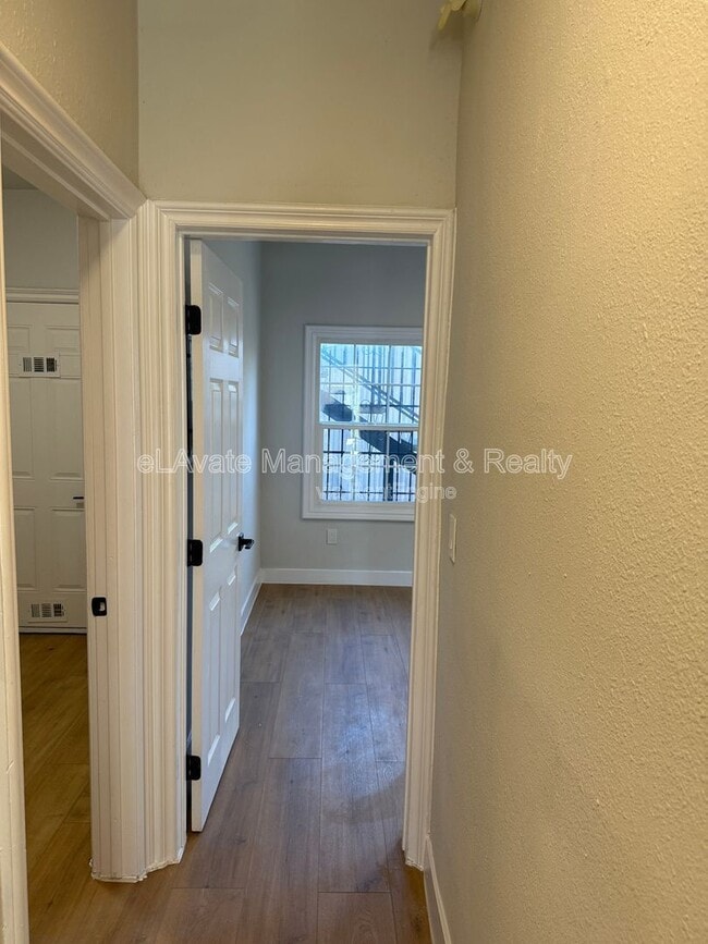 Building Photo - 1607 W 49th St