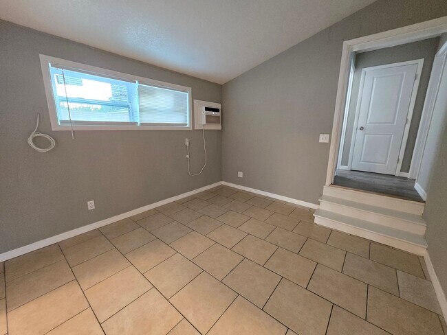 Building Photo - 2108 8th St