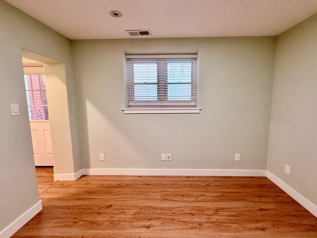 Building Photo - 1226 Snyder Ave