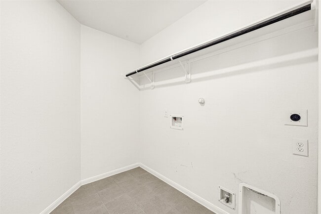 Building Photo - 5914 Prince Pl Dr