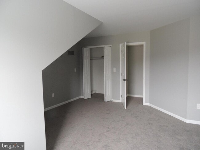 Building Photo - 404 Pinebrooke Cir