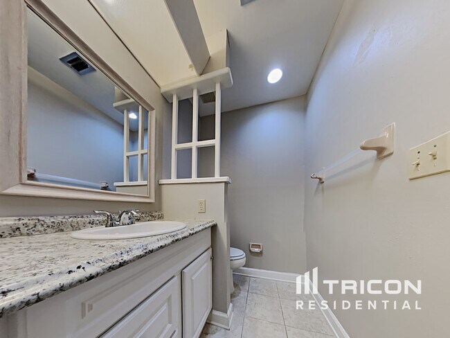 Building Photo - 1507 Teakwood Dr