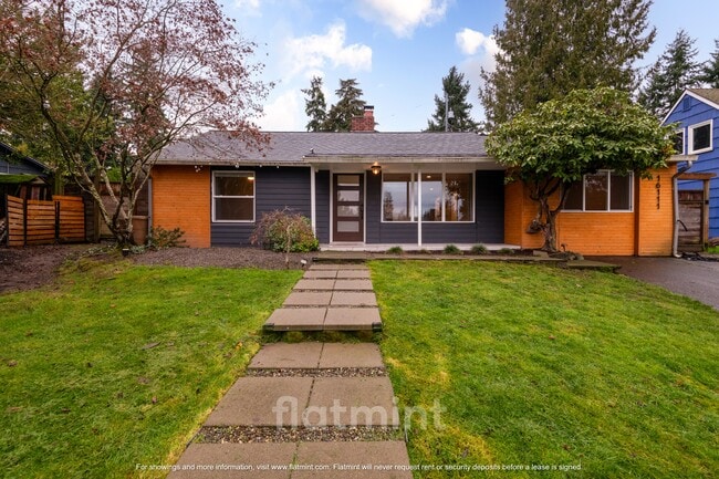 Building Photo - 16111 Stone Ave N