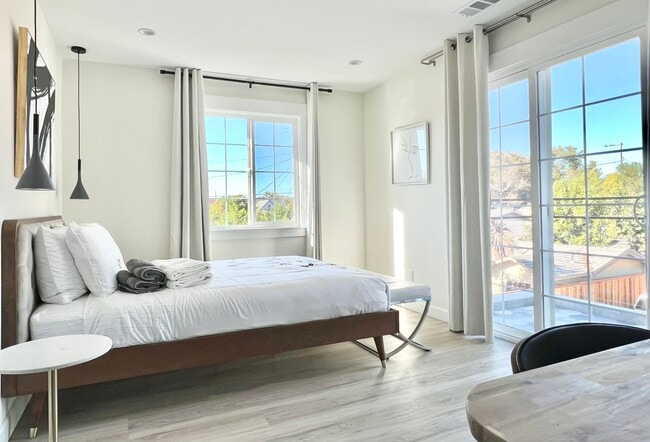 Bedroom 2, with balcony - 392 N 7th St