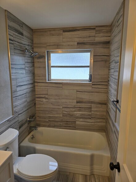 Building Photo - 650 Ave B SW