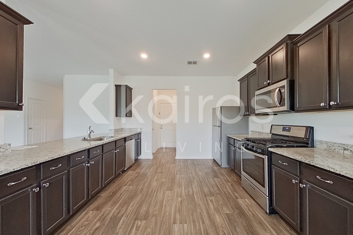 Building Photo - 946 Shady Brk