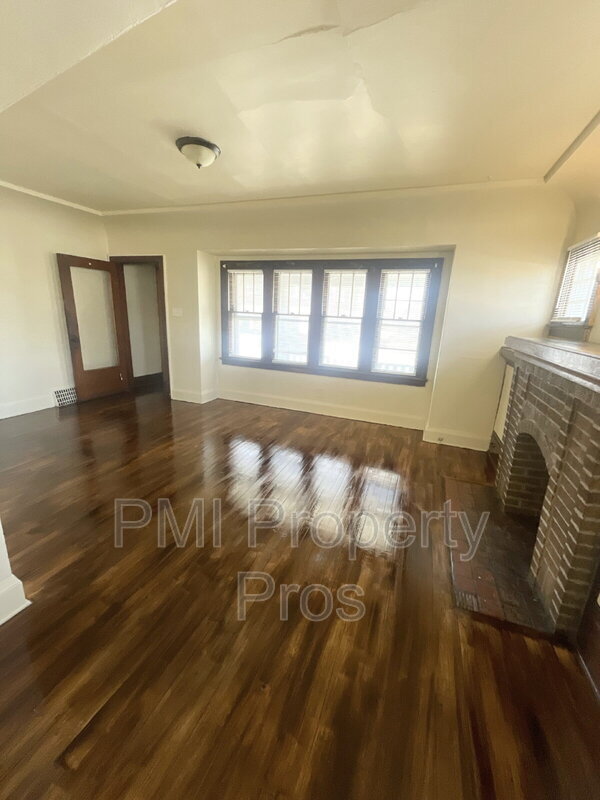Building Photo - 3880 N 27th St