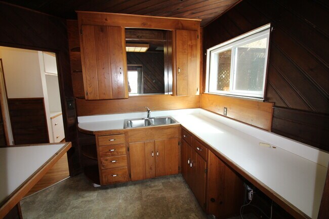 Building Photo - 1010 Tourmaline St
