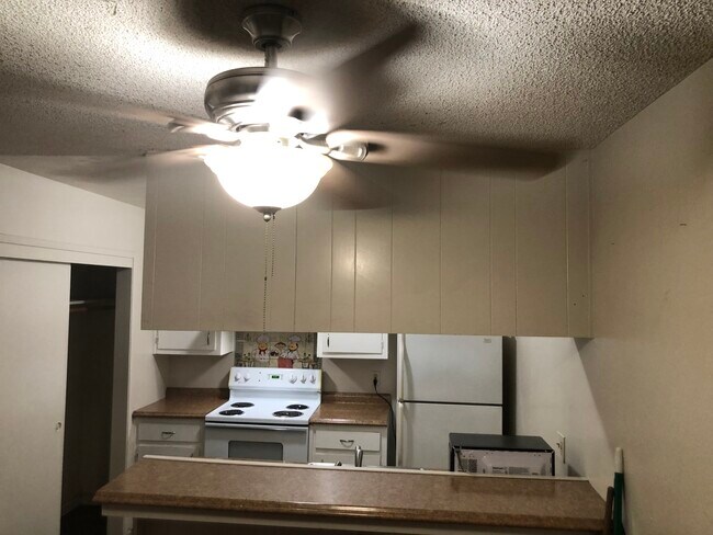 Building Photo - 2944 Peachtree Dr