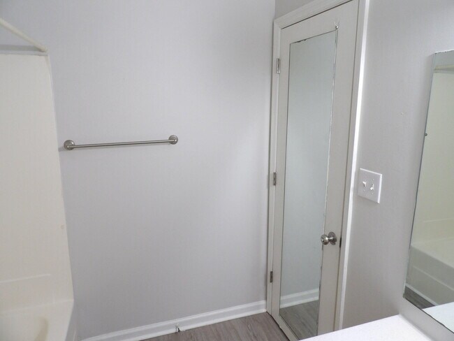 Building Photo - 114 Potomac Ct