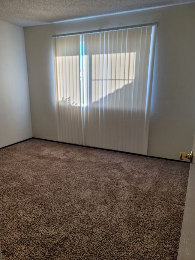 Building Photo - 1031 Fallbrook Dr