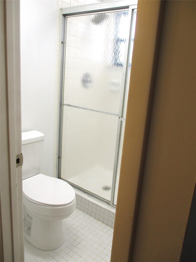 Building Photo - 6751 N University Dr