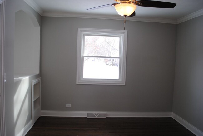Building Photo - 39 Elmwood Dr