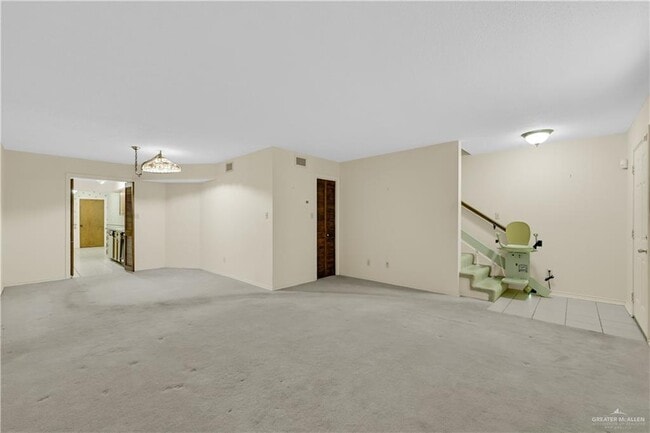 Building Photo - 19 S 5th St