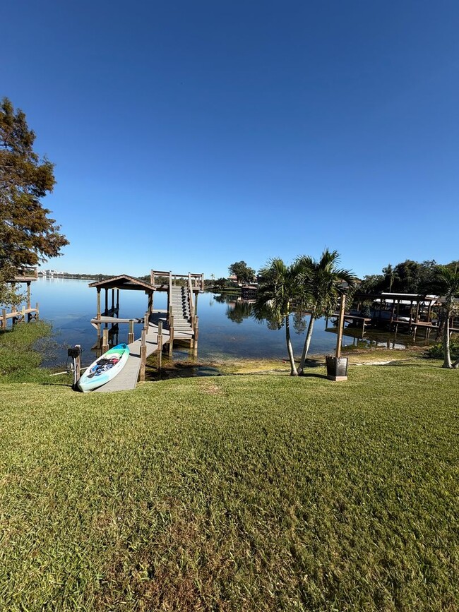 Building Photo - Quiet secluded lakefront  3 bed 2 bath pro...