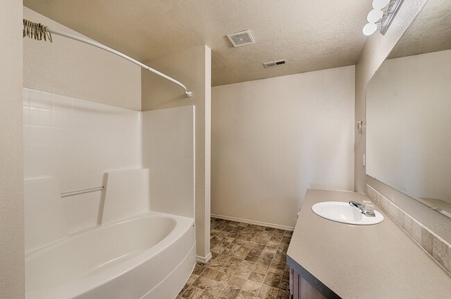 Building Photo - Nice family home in popular Star!