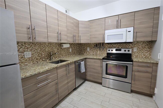 Building Photo - 1985 S Ocean Dr