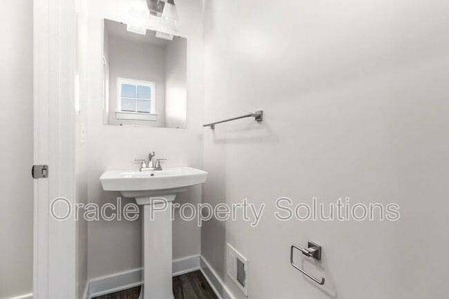 Building Photo - 2305 Wadlow Ln