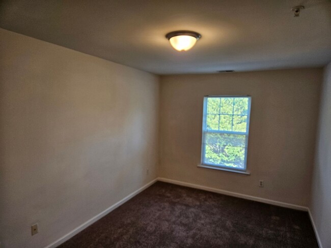 Building Photo - Great 3br/2.5ba N Raleigh Townhome in Bedf...