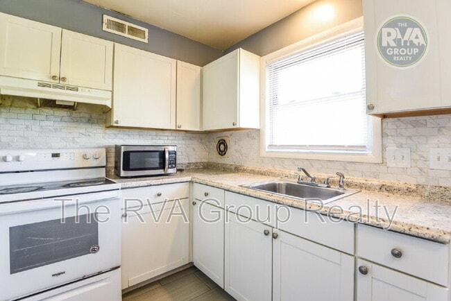 Building Photo - 4111 Kinsley Ave
