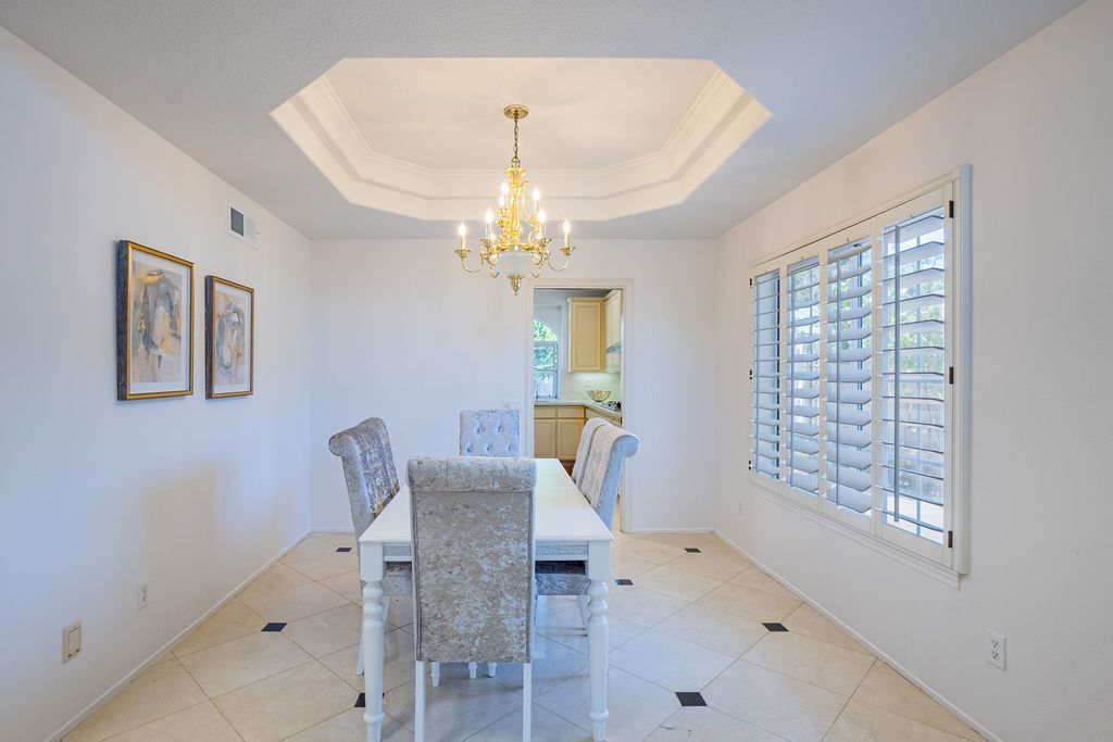 Building Photo - 1651 Fox Springs Cir