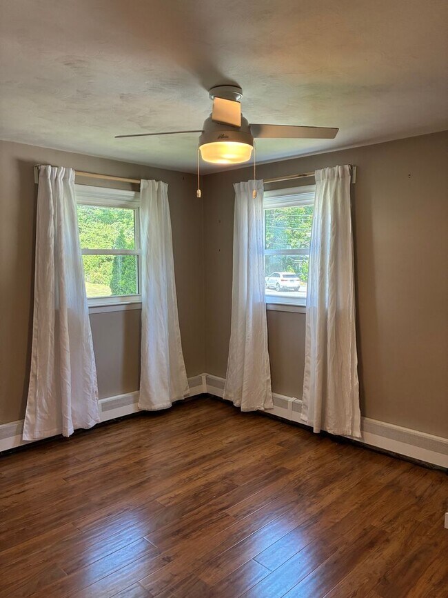 Building Photo - Charming ranch in beach community