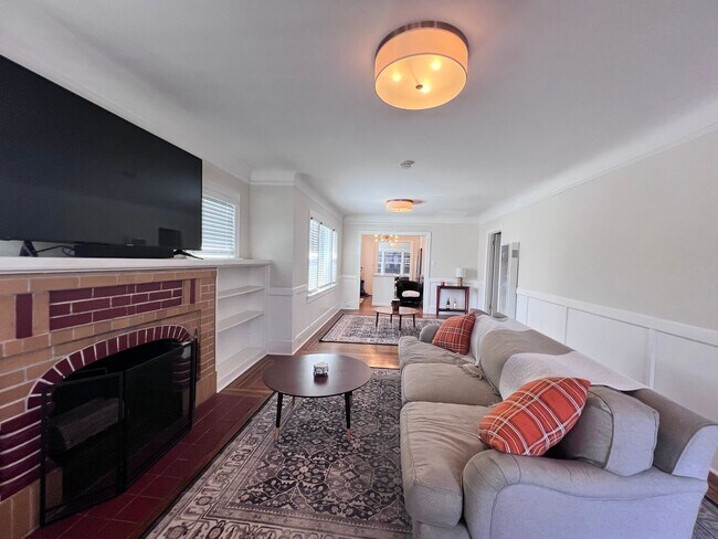 Building Photo - Fully Updated Home in San Leandro Available for Rent!!