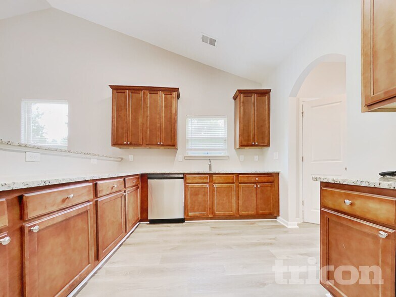 Building Photo - 30 Fernwood Ct