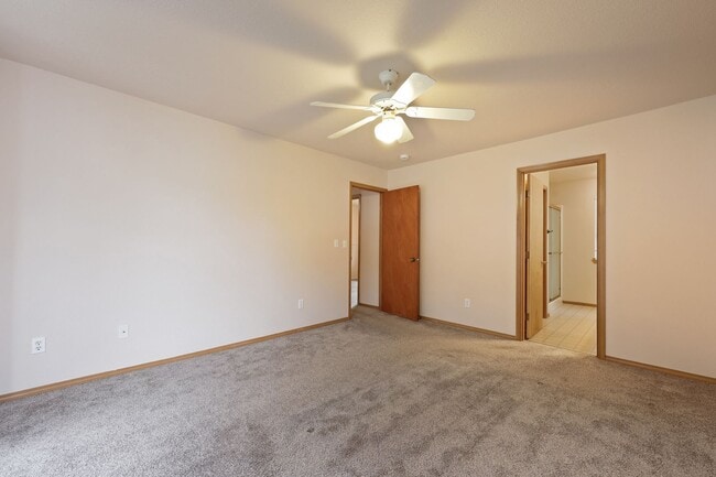 Building Photo - Move in ready now! 4 bedrooms in Lacey - North Thurston School district.