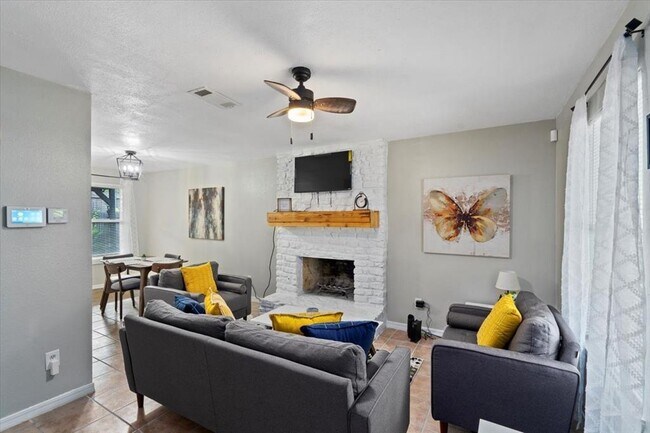 Primary Photo - 200 Laurel Dr