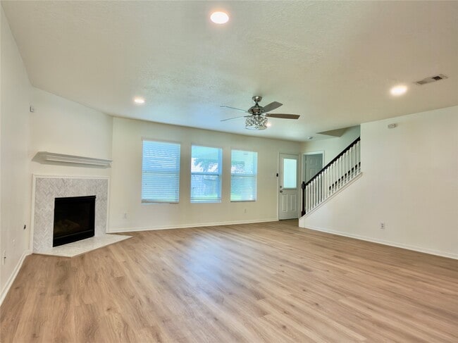 Building Photo - 4935 Fair Oak Dale Ln