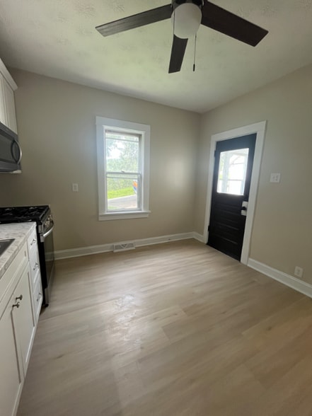 Building Photo - 36 Dorothy Ave