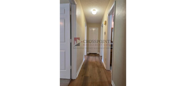Building Photo - Spacious and Stunning 3 Bedroom 2 Bath Home in Longview!