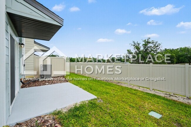 Building Photo - 11890 Sylvia St