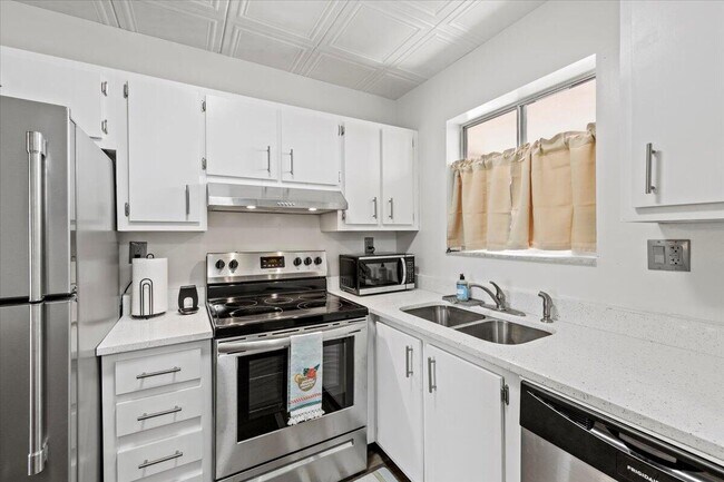 Building Photo - 300 Waterway Dr S