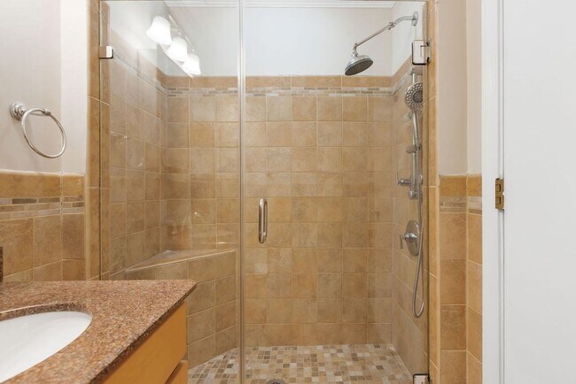 Building Photo - 15 Bower Rd