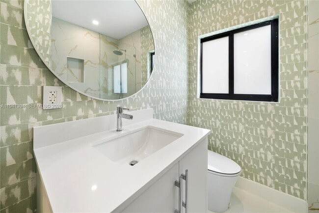 Building Photo - 600 NE 57th St