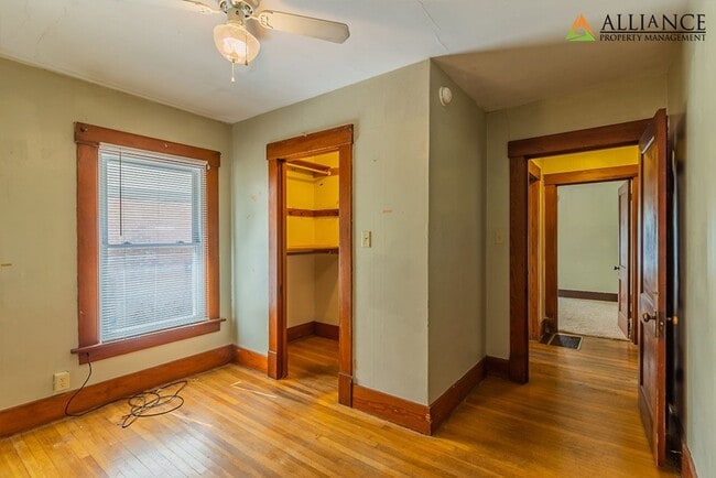 Building Photo - Ideal Location! Next to KSU!