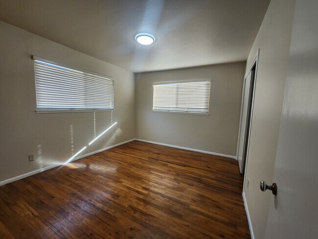 Building Photo - 1639 Debra Ln