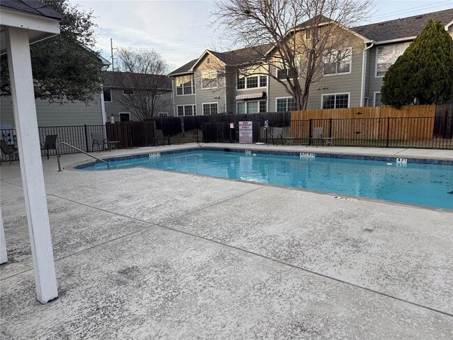 Building Photo - 2632 Century Park Blvd