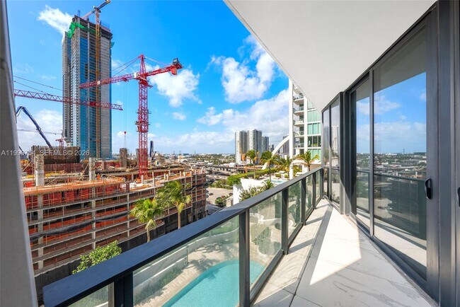 Building Photo - 1000 Biscayne Blvd