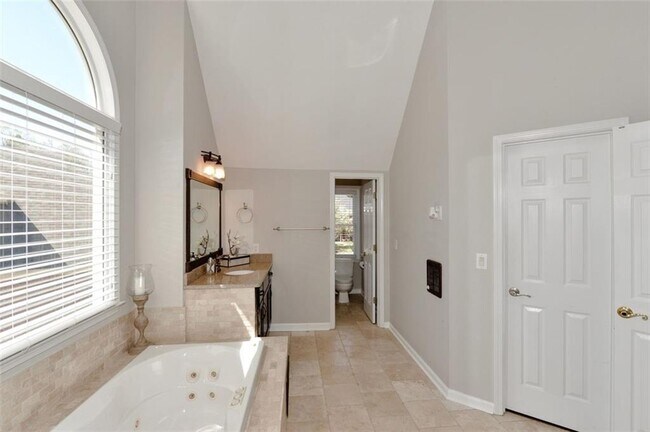 Building Photo - 310 Windsor Gate Cove NE