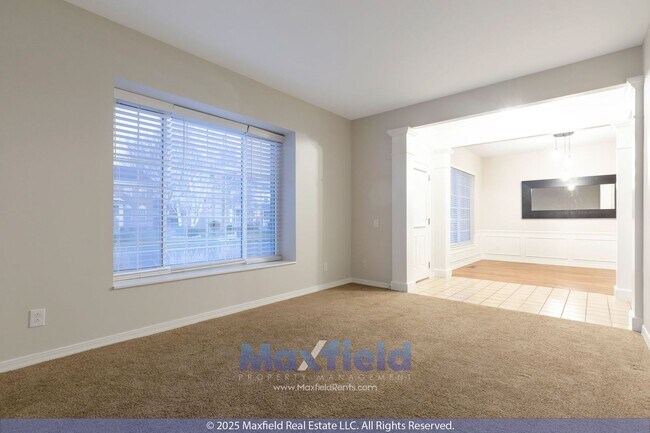 Building Photo - Beautiful 6BD, 3.5BTH, 3GAR Home in Cranberry Hills