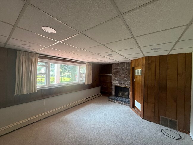 Building Photo - 40 Greenfield Dr